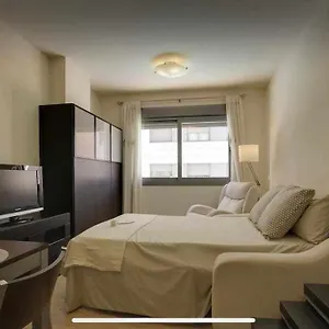 Apartamento Pacifico 1º Linea De Playa Con Piscina Y Parking, Málaga